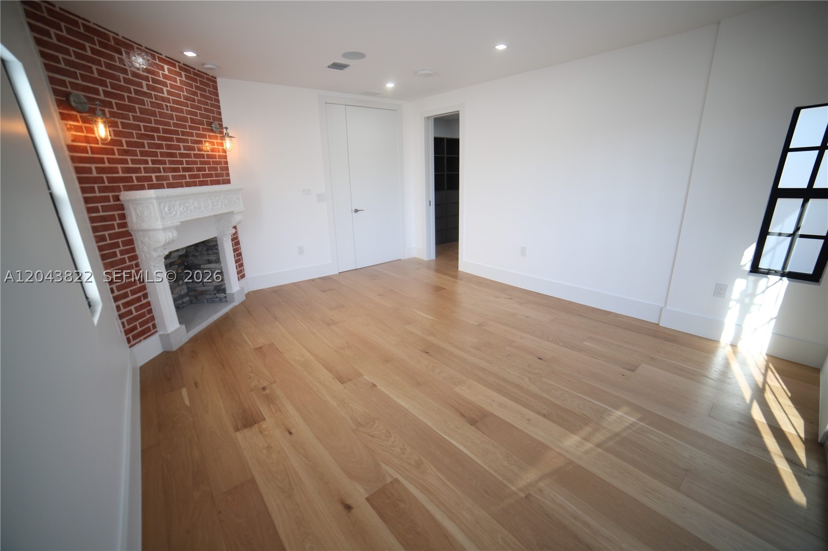 HOLLYWOOD LAKES SECTION - Residential Lease