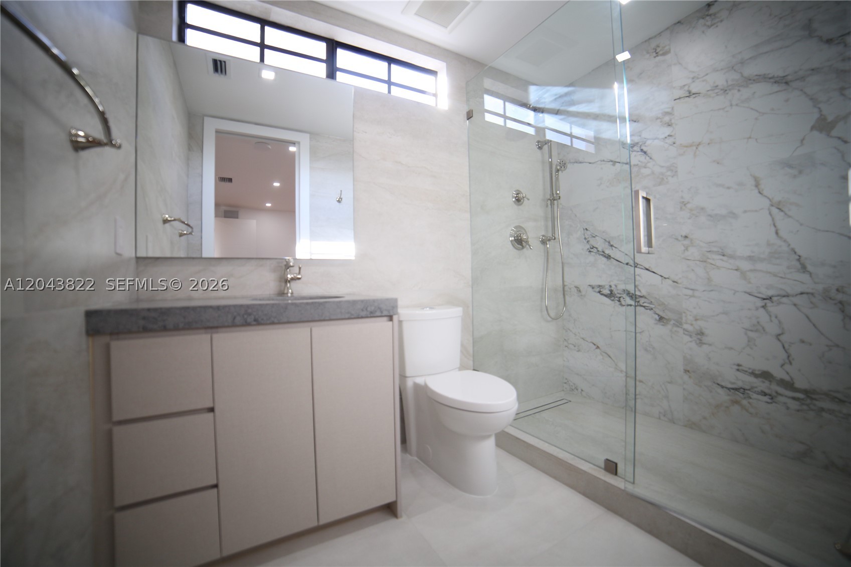 HOLLYWOOD LAKES SECTION - Residential Lease