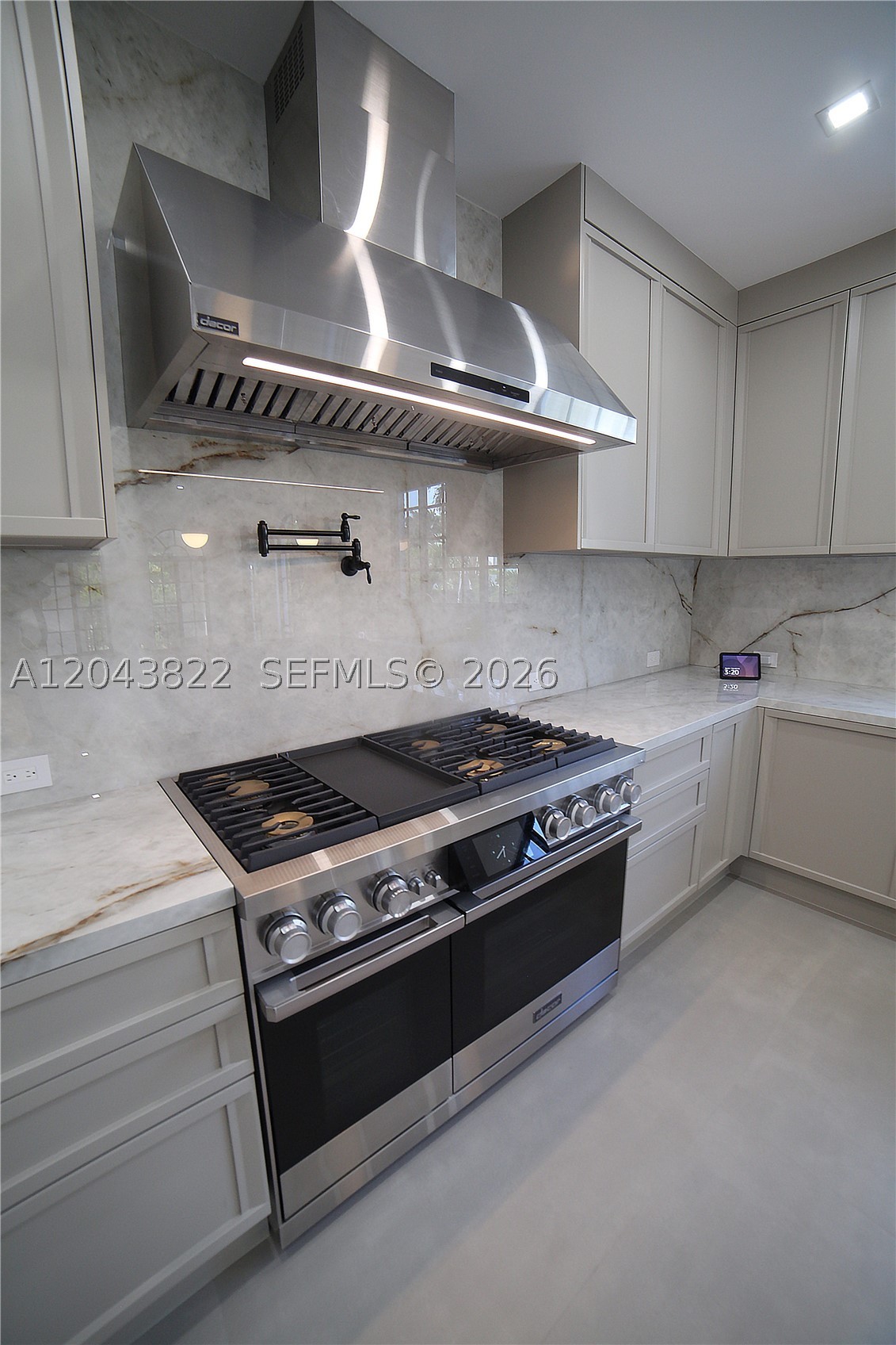 HOLLYWOOD LAKES SECTION - Residential Lease