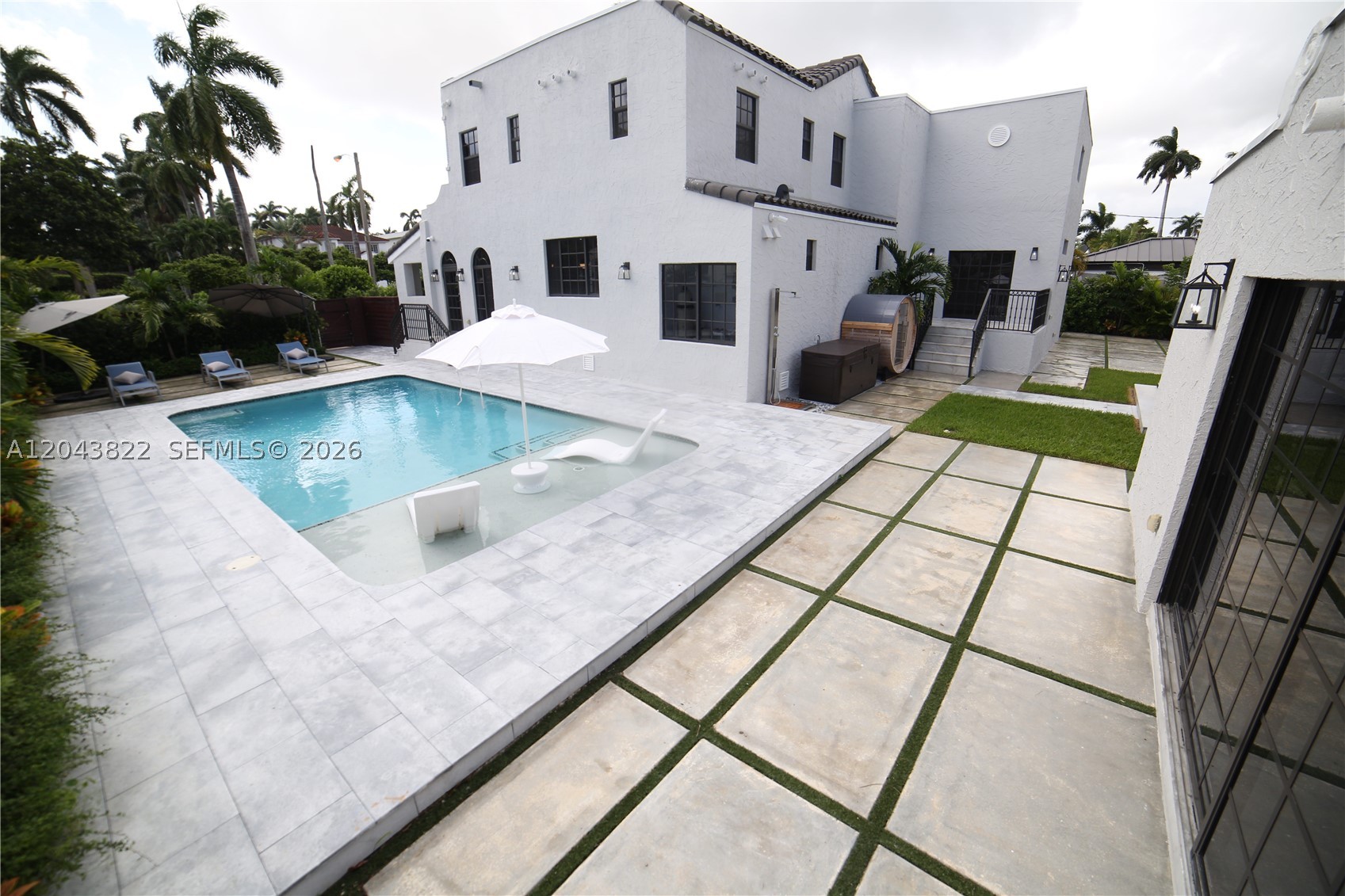 HOLLYWOOD LAKES SECTION - Residential Lease