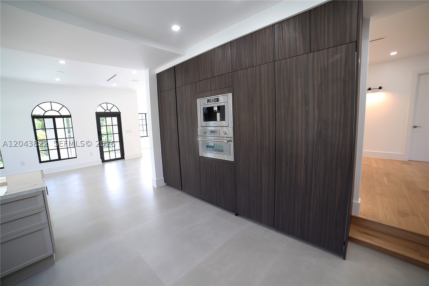 HOLLYWOOD LAKES SECTION - Residential Lease