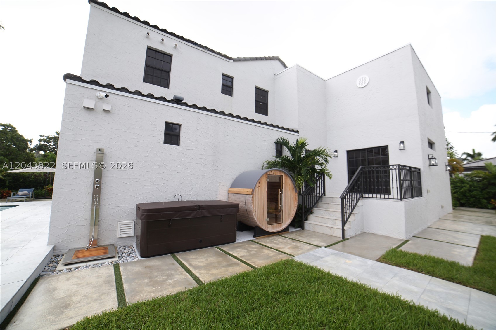 HOLLYWOOD LAKES SECTION - Residential Lease