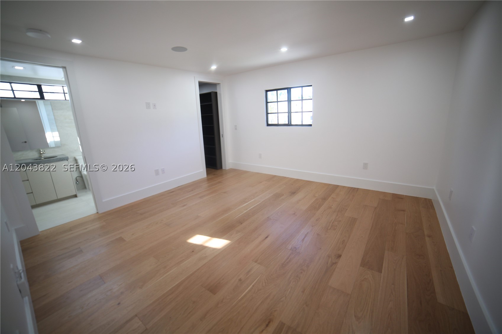 HOLLYWOOD LAKES SECTION - Residential Lease
