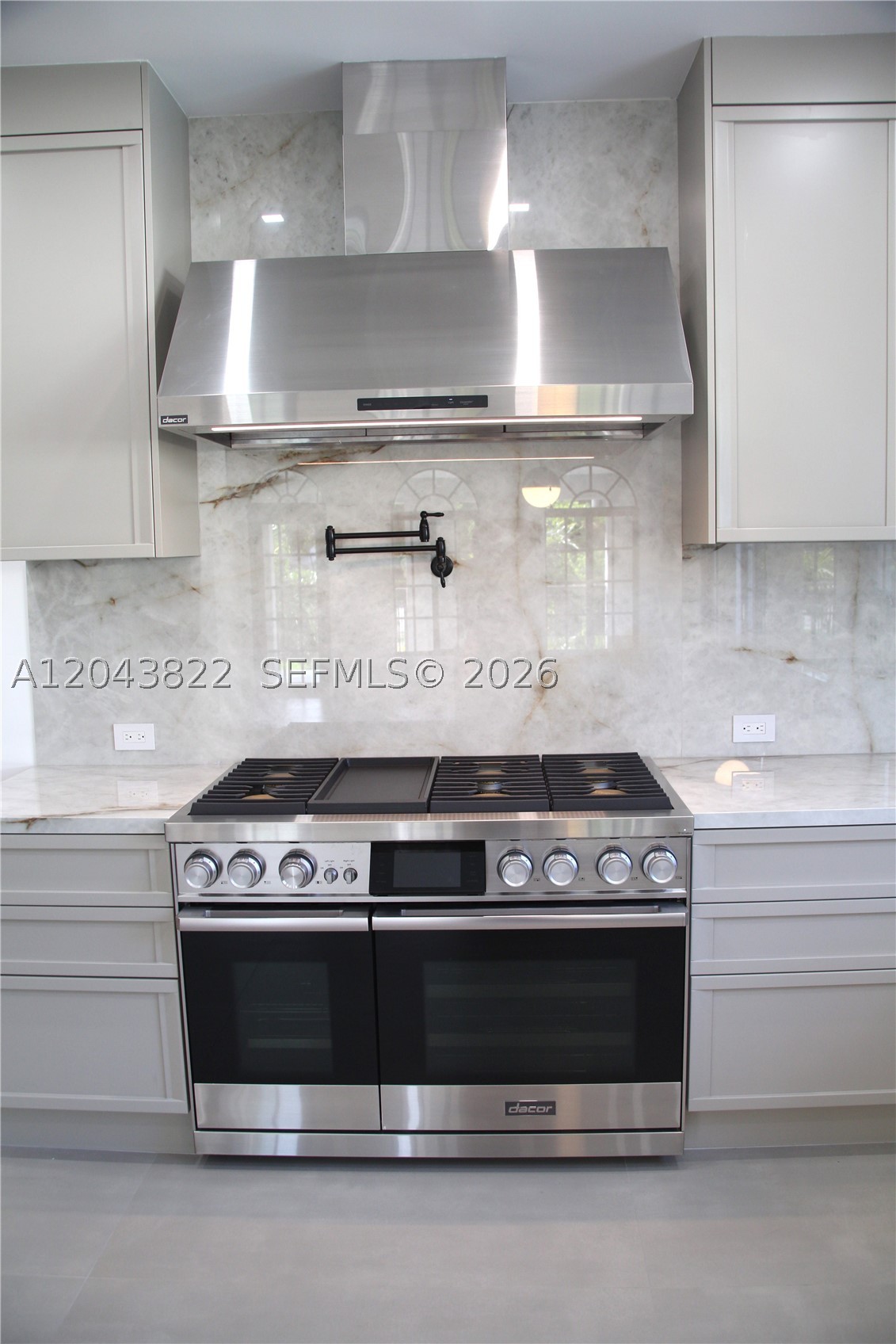 HOLLYWOOD LAKES SECTION - Residential Lease
