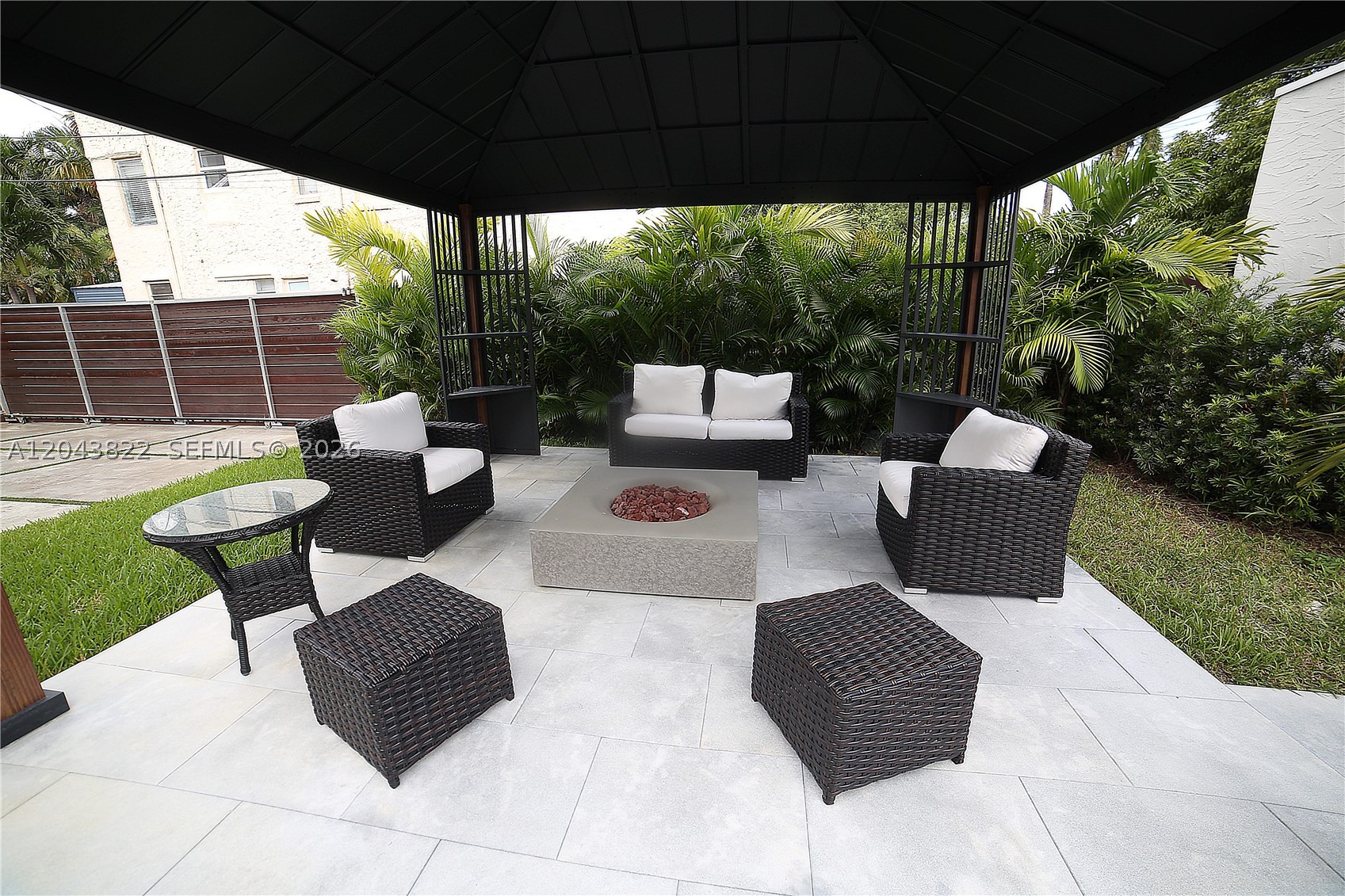 HOLLYWOOD LAKES SECTION - Residential Lease