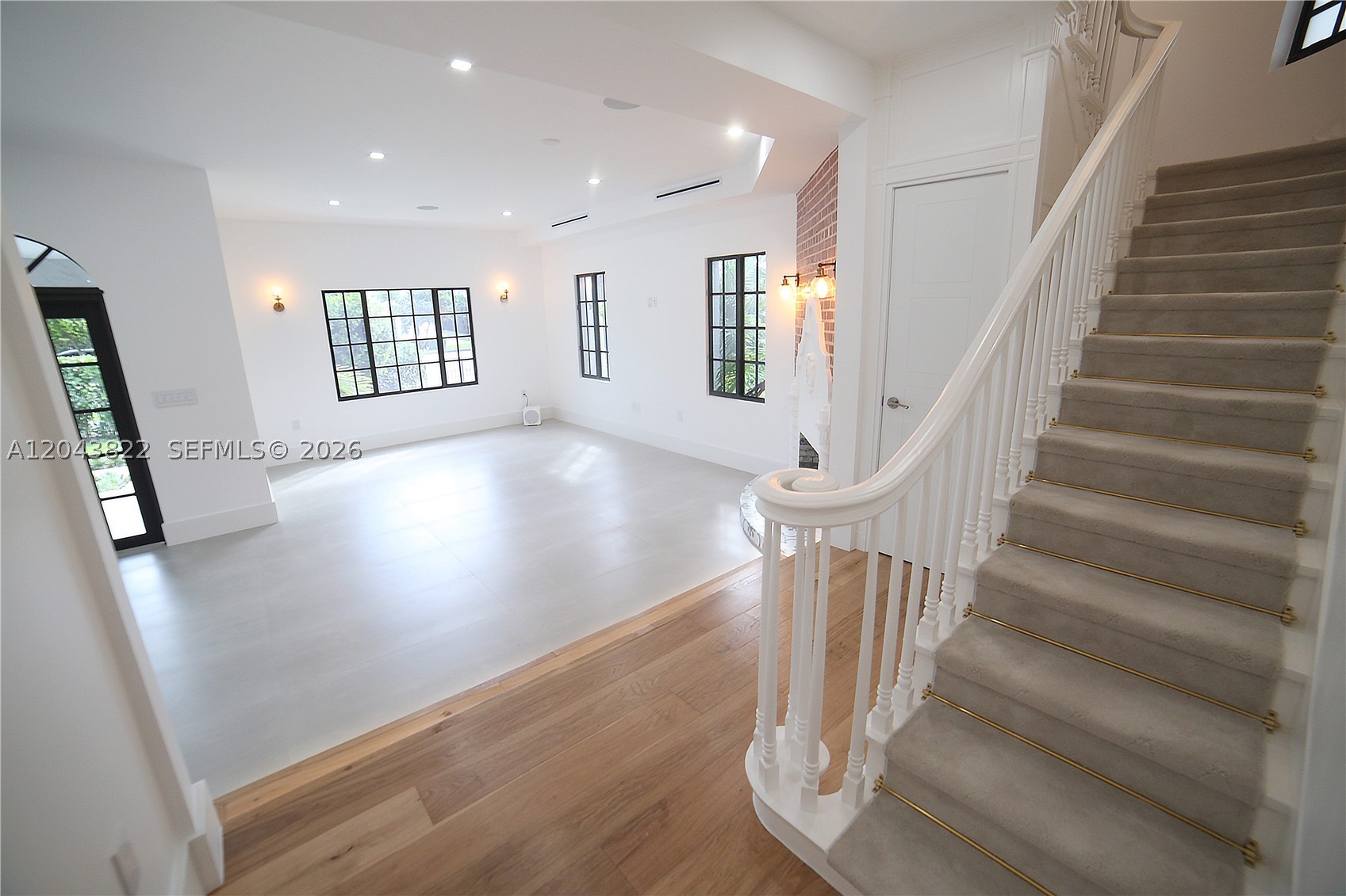 HOLLYWOOD LAKES SECTION - Residential Lease