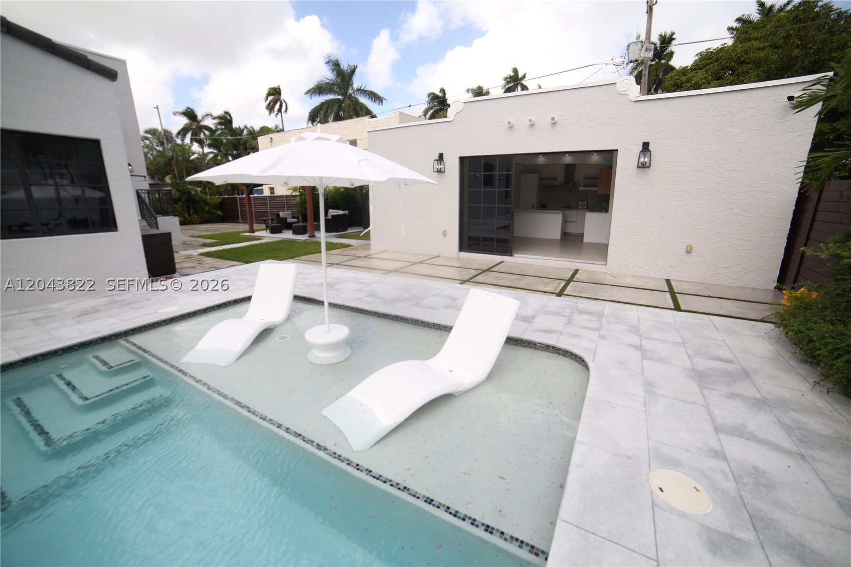 HOLLYWOOD LAKES SECTION - Residential Lease