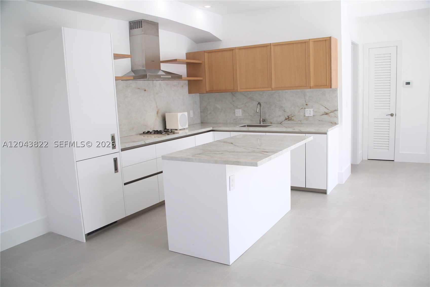 HOLLYWOOD LAKES SECTION - Residential Lease