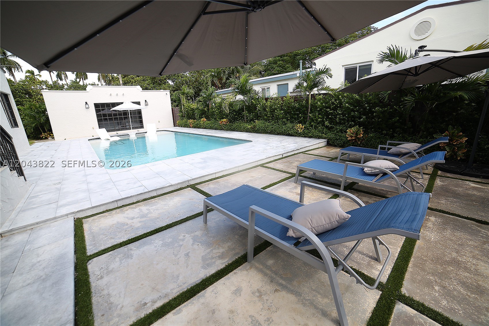 HOLLYWOOD LAKES SECTION - Residential Lease