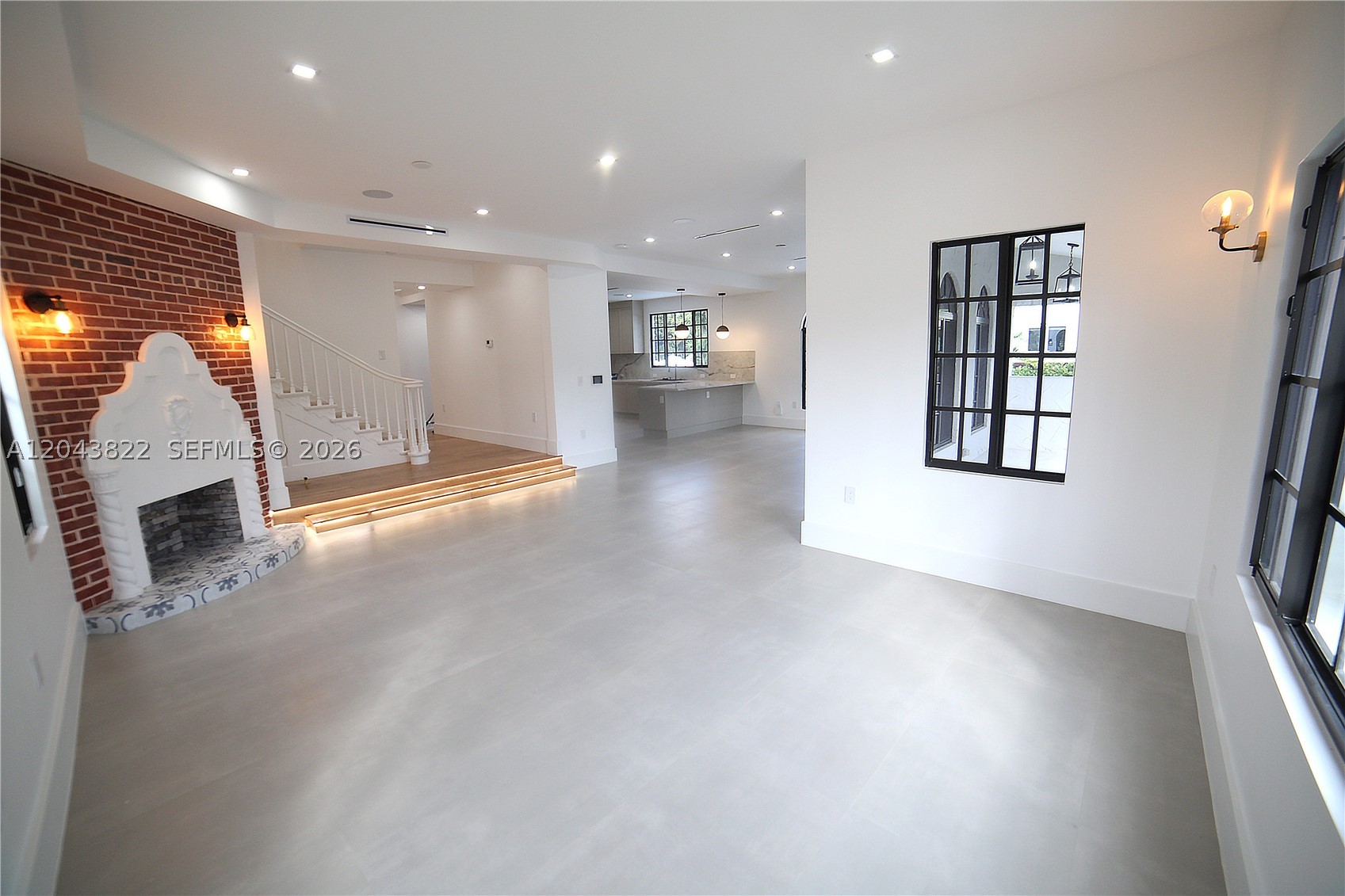 HOLLYWOOD LAKES SECTION - Residential Lease