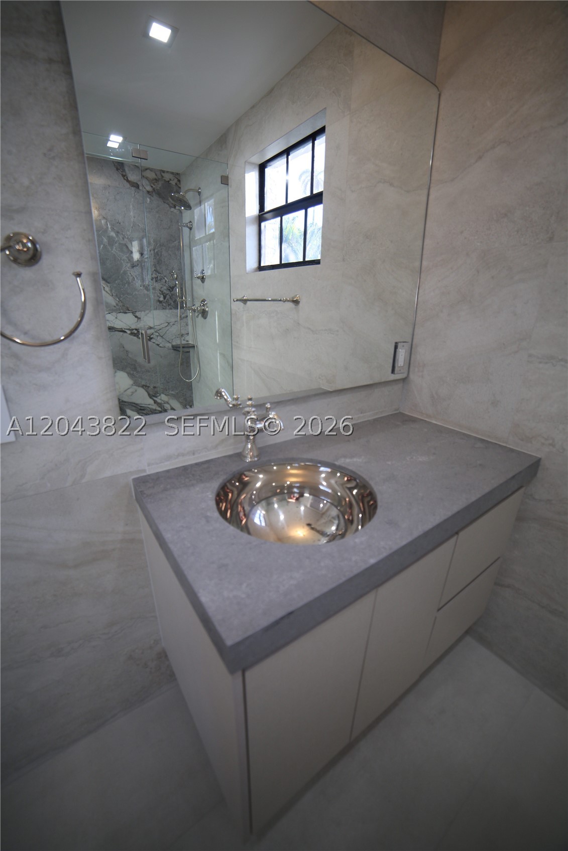 HOLLYWOOD LAKES SECTION - Residential Lease