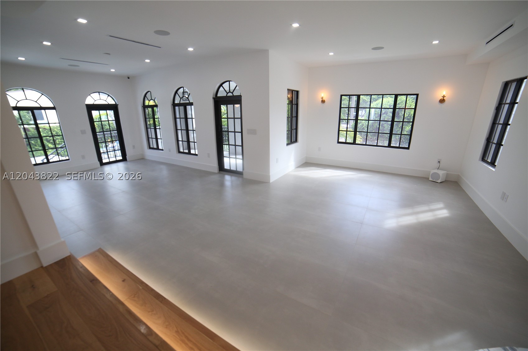 HOLLYWOOD LAKES SECTION - Residential Lease