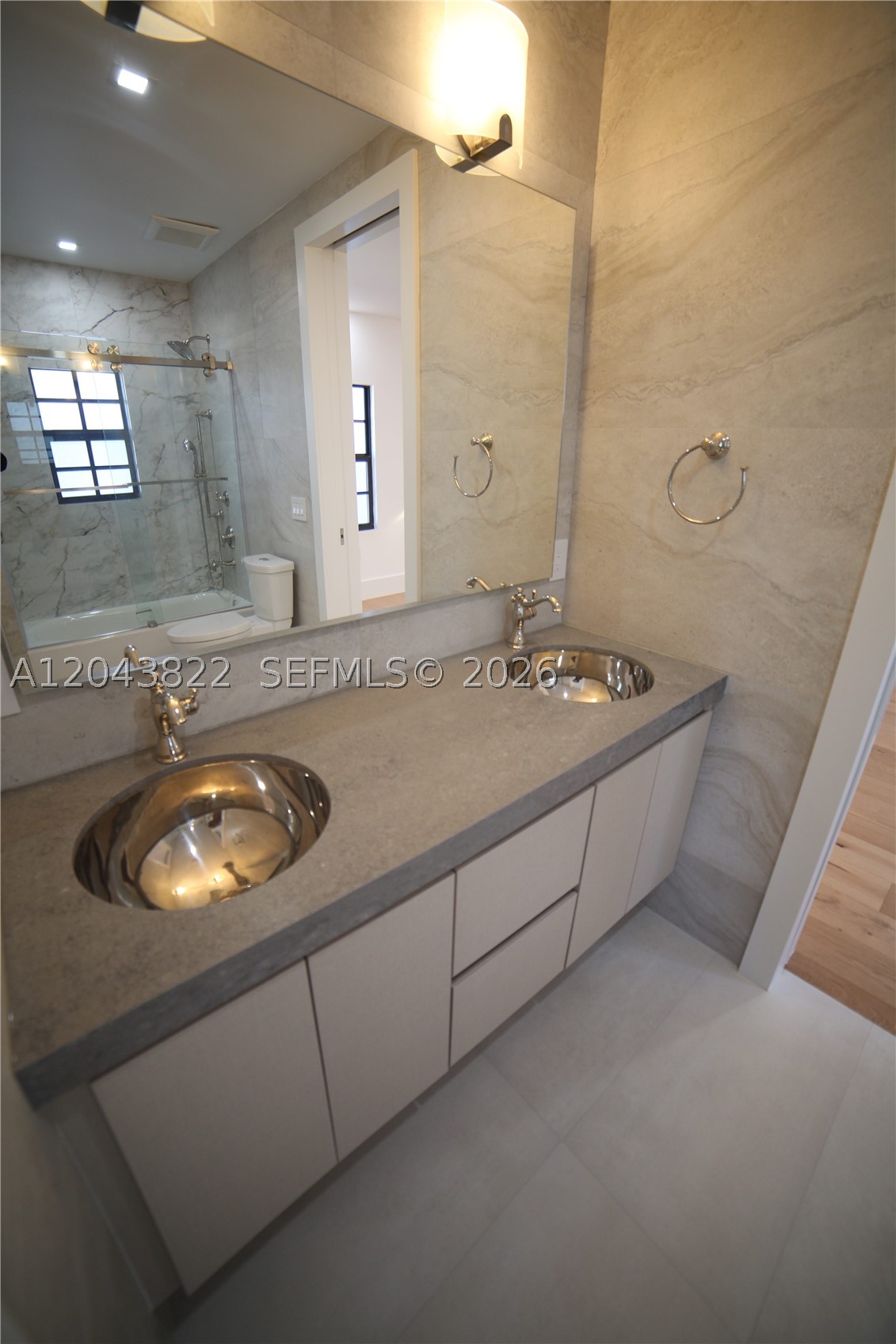 HOLLYWOOD LAKES SECTION - Residential Lease