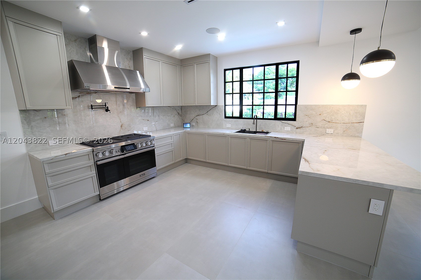 HOLLYWOOD LAKES SECTION - Residential Lease