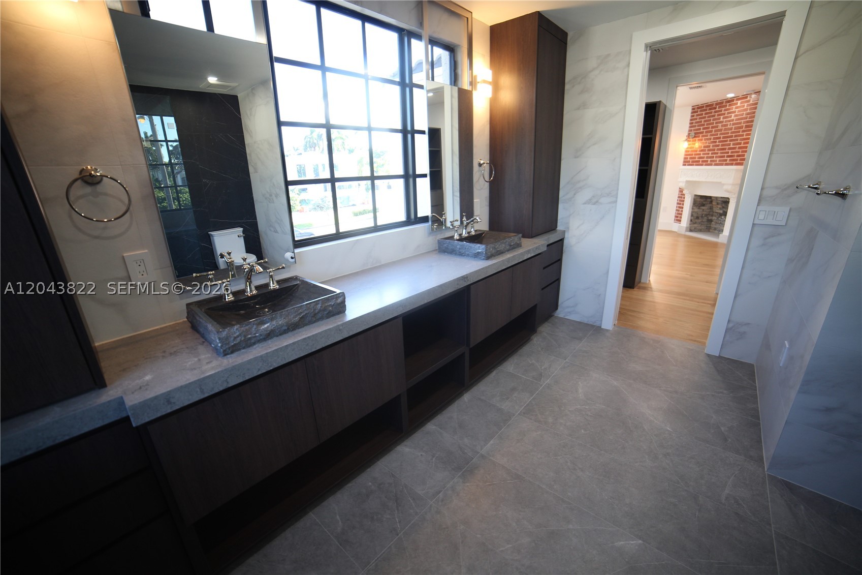 HOLLYWOOD LAKES SECTION - Residential Lease