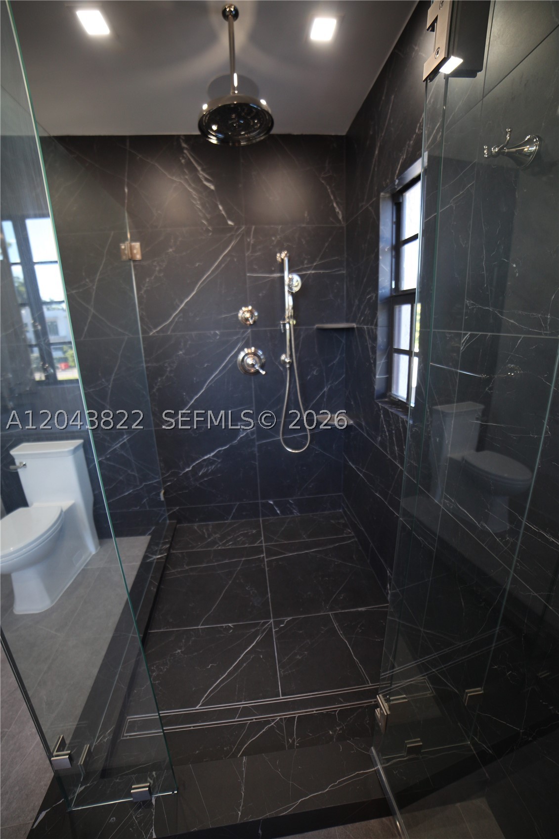HOLLYWOOD LAKES SECTION - Residential Lease