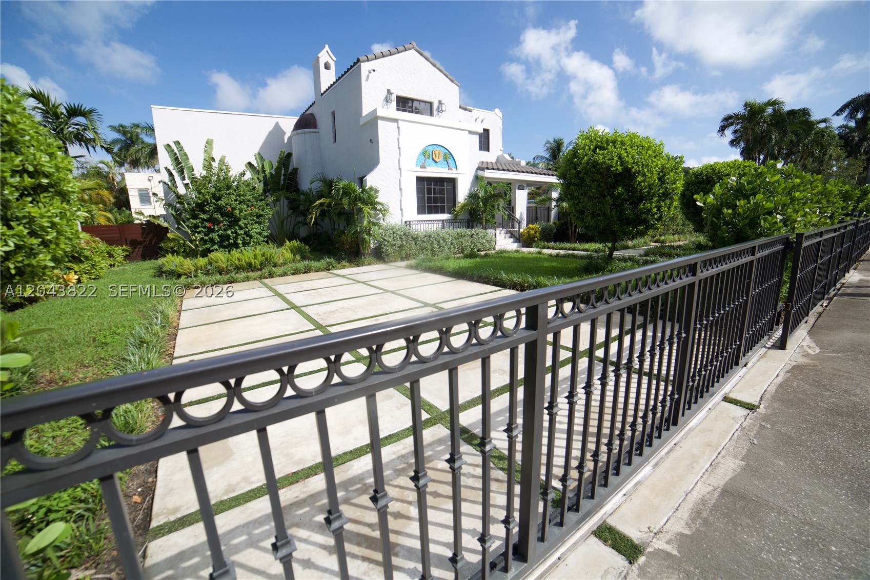HOLLYWOOD LAKES SECTION - Residential Lease