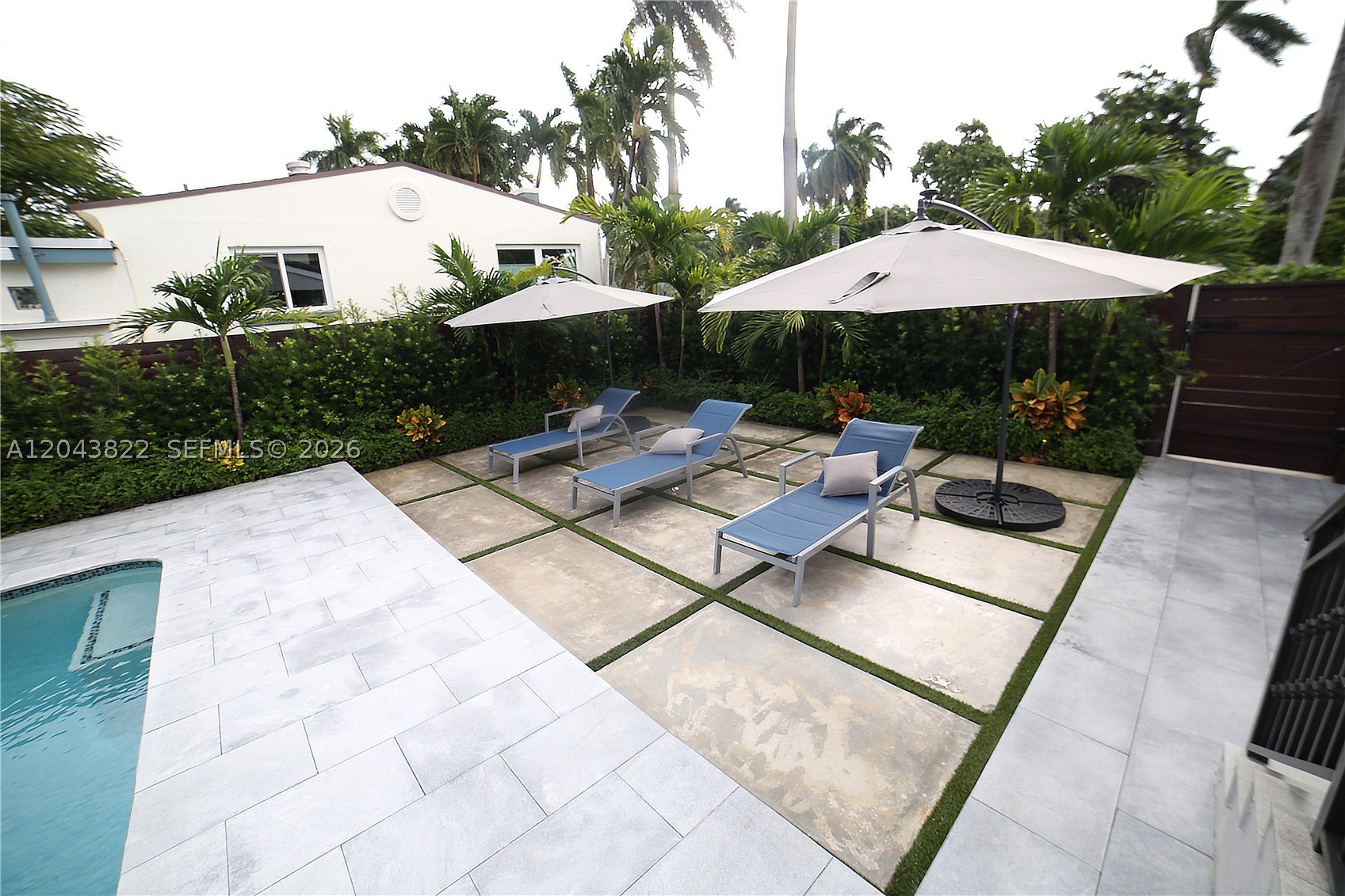 HOLLYWOOD LAKES SECTION - Residential Lease
