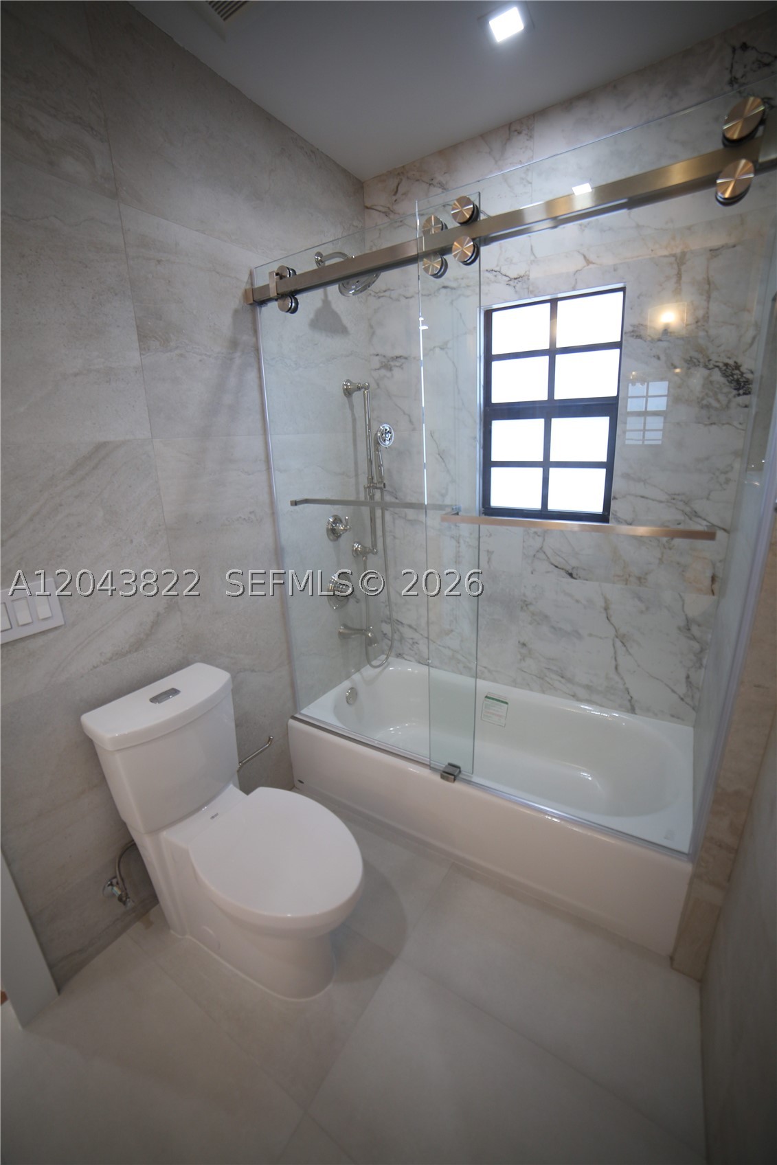 HOLLYWOOD LAKES SECTION - Residential Lease