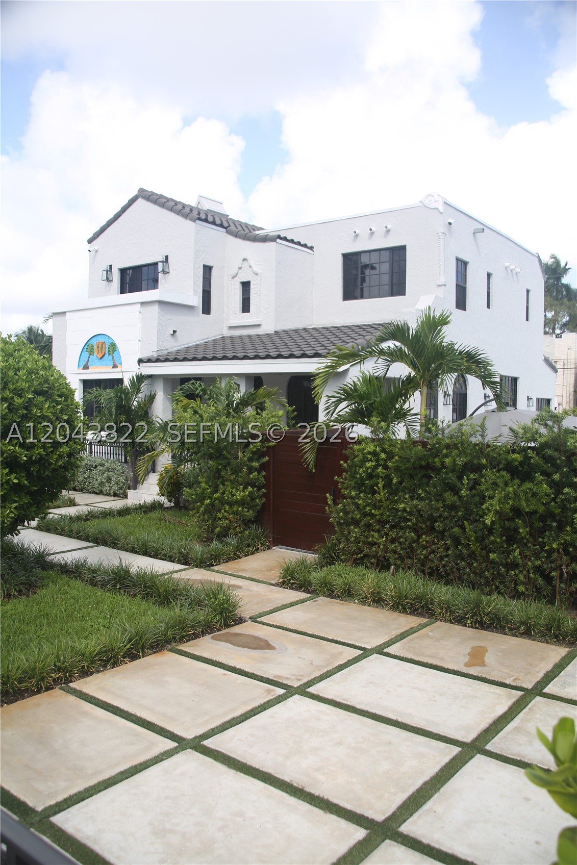 HOLLYWOOD LAKES SECTION - Residential Lease