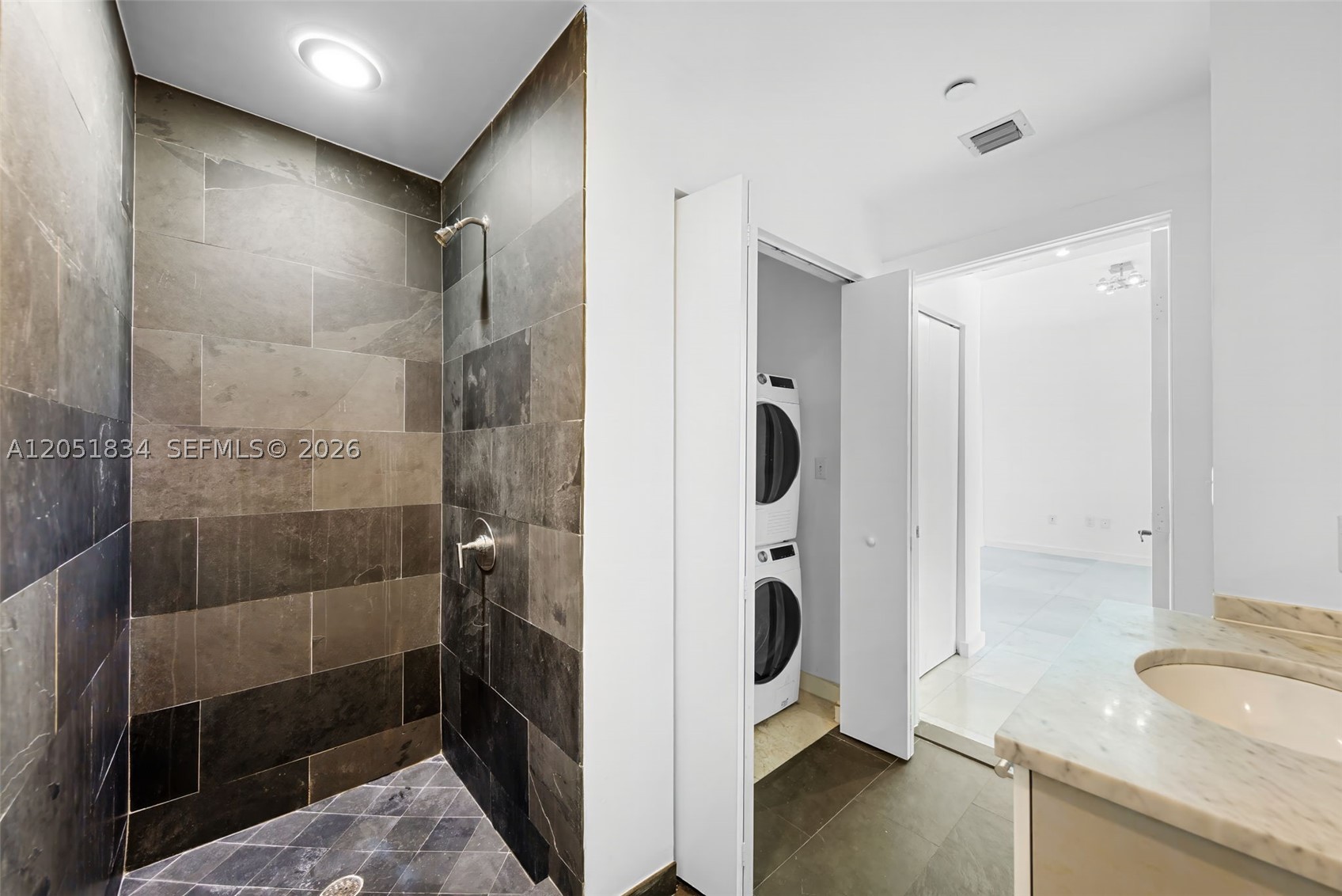 900 BISCAYNE BAY CONDO - Residential Lease