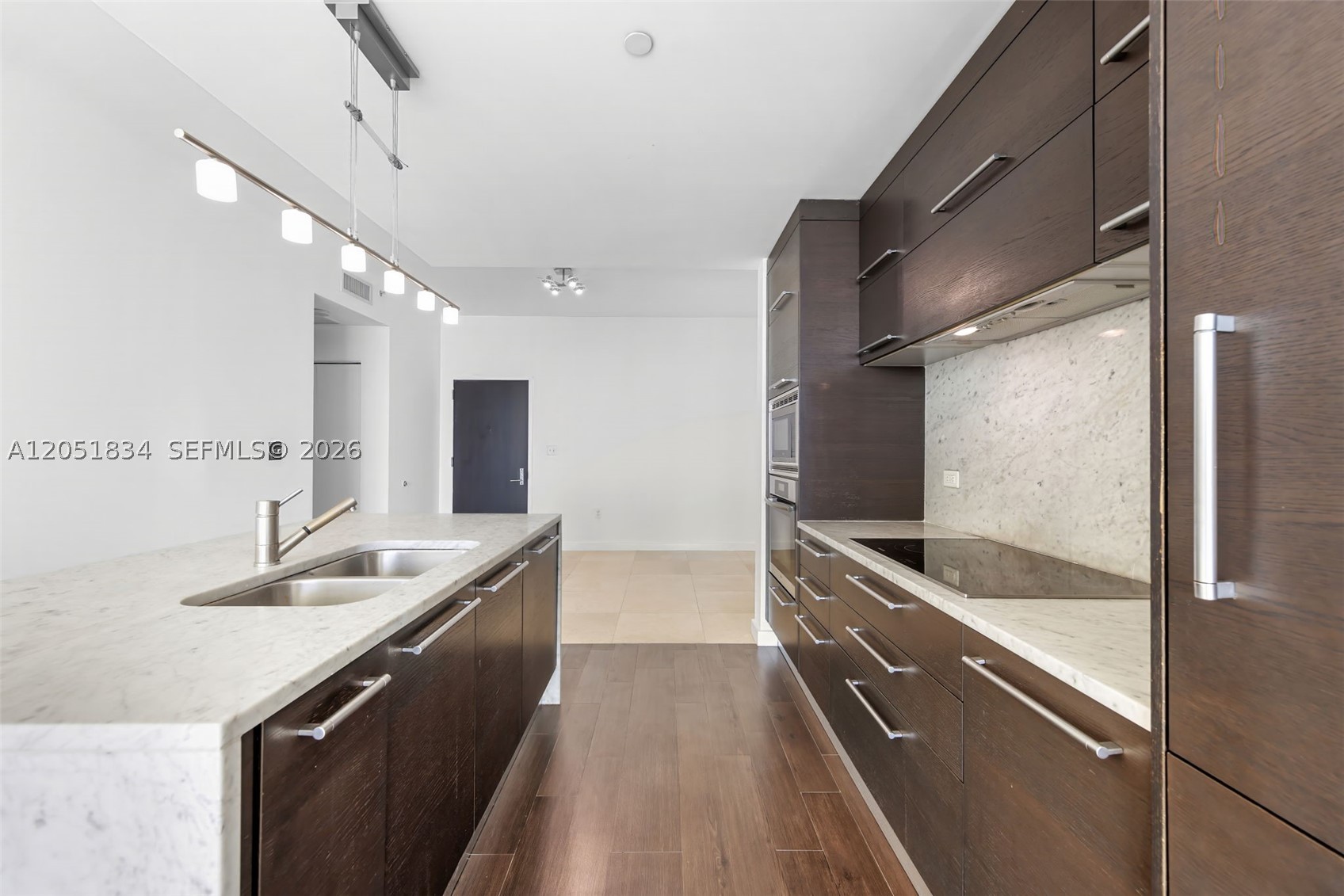 900 BISCAYNE BAY CONDO - Residential Lease