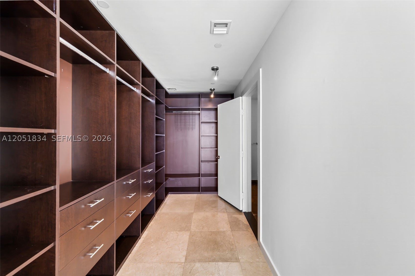 900 BISCAYNE BAY CONDO - Residential Lease