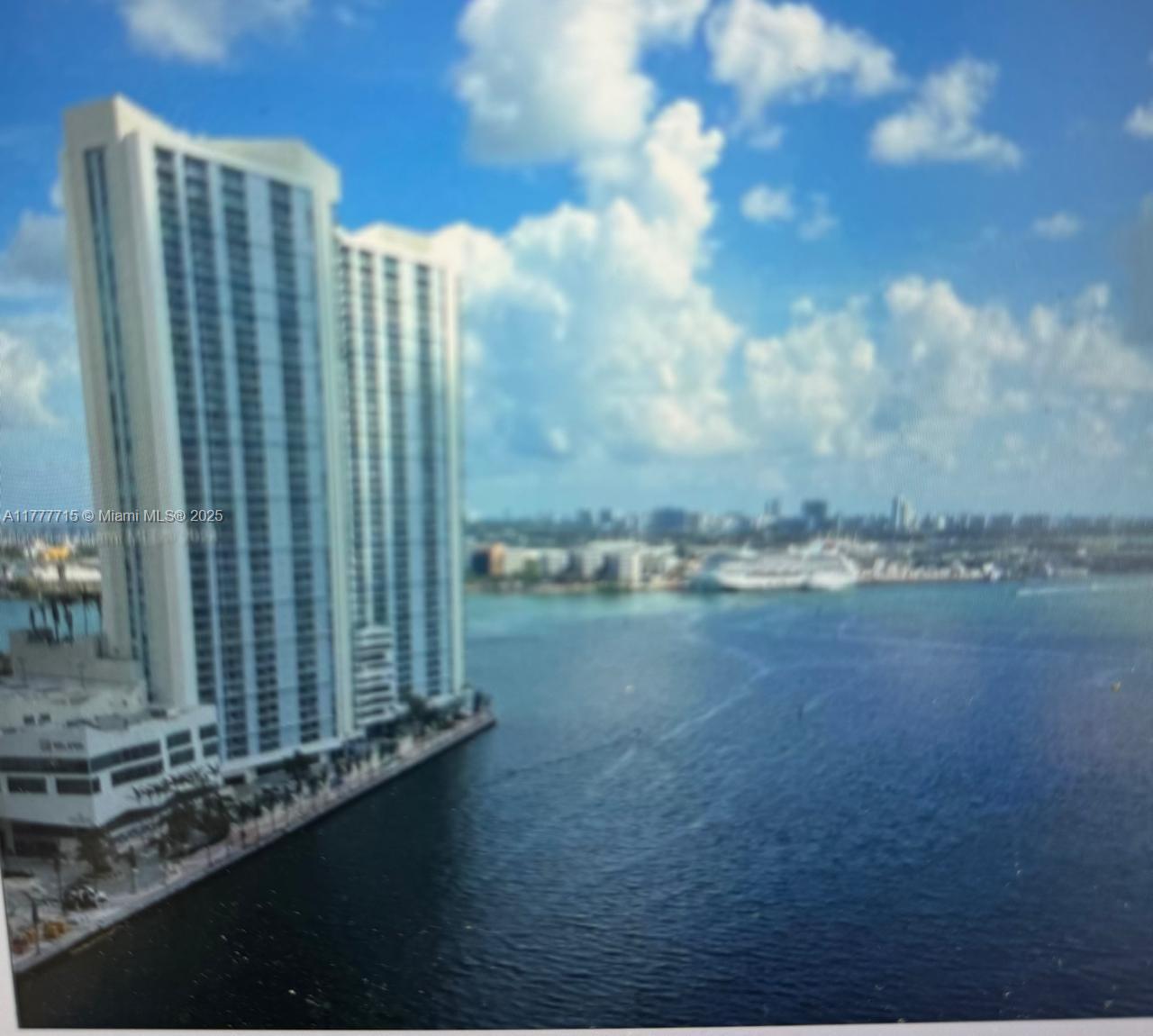 Beautiful & Spacious Studio with direct views of Biscayne Bay and the Downtown Miami skyline, washer/dryer inside unit, and large walk-in closet and Italian wood kitchen cabinets with granite countertops and stainless steel appliances. Spectacular amenities including; 2 swimming pools, Jacuzzi, 2 Fitness Centers, 2 Party Rooms, Conference Room, Convenience Store, and 24 Hrs Security, Valet and Concierge. Centrally located within minutes to South Beach, Coconut Grove, Gables, Design District, and Airport.