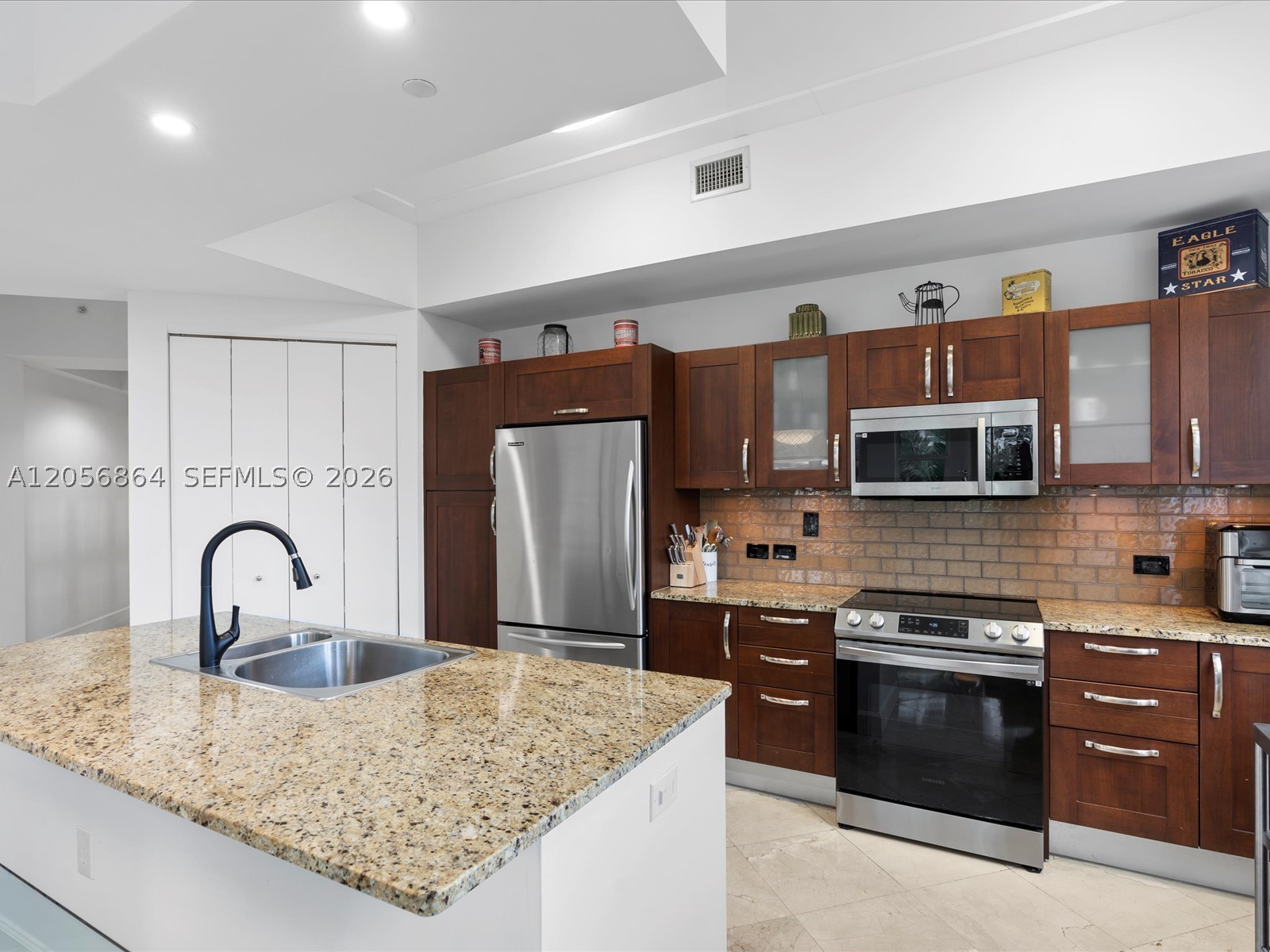 TURNBERRY VLG NO TOWER CO - Residential