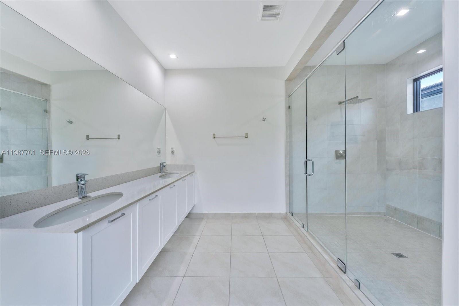 DOWNTOWN DORAL SOUTH PHAS - Residential