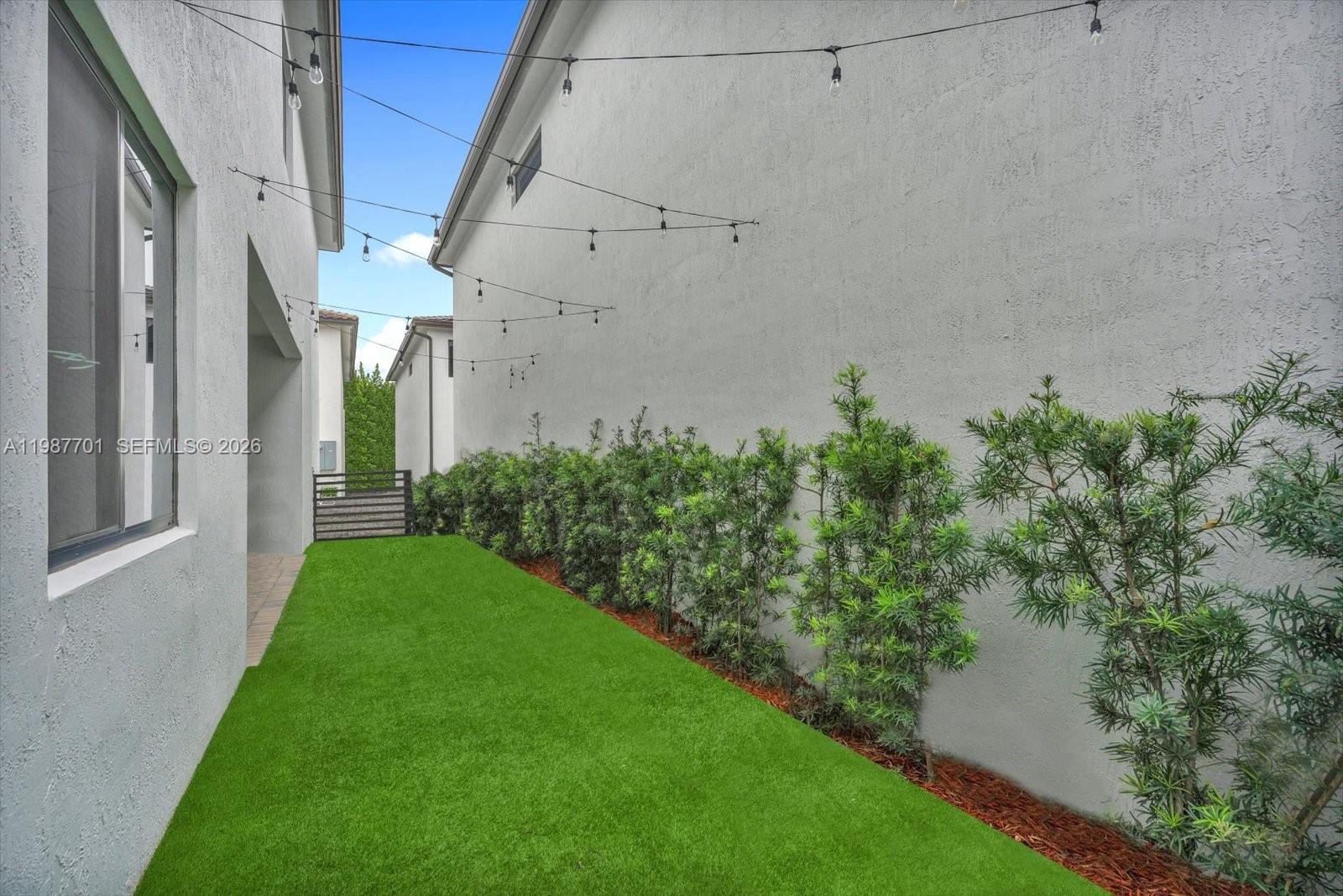 DOWNTOWN DORAL SOUTH PHAS - Residential