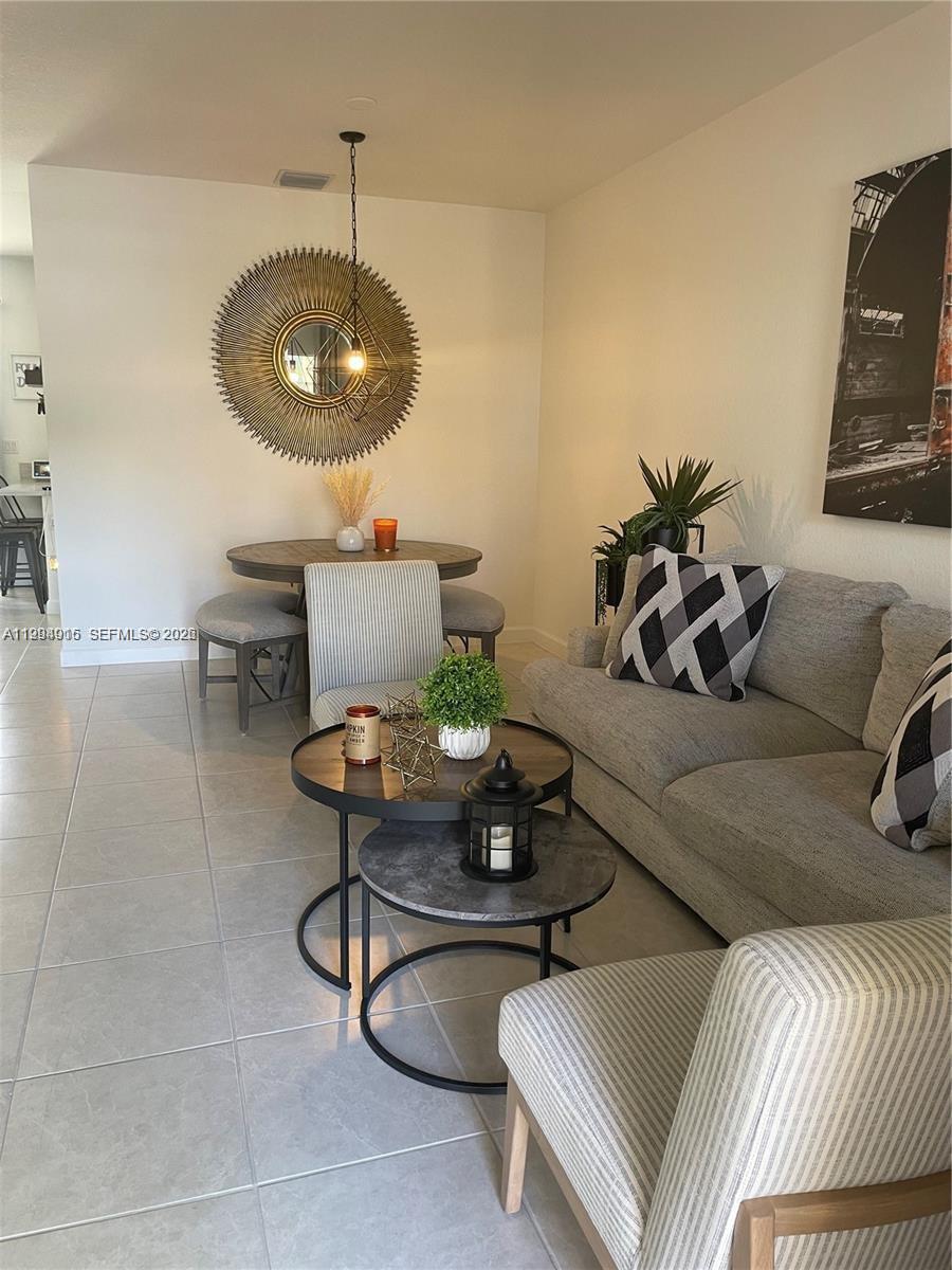 TROTTERS CHASE - Residential