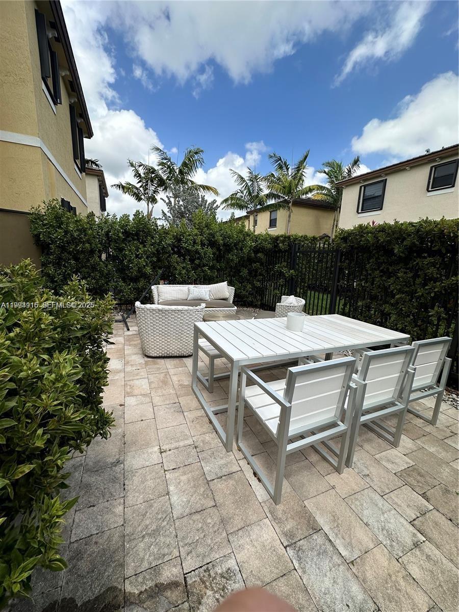 TROTTERS CHASE - Residential