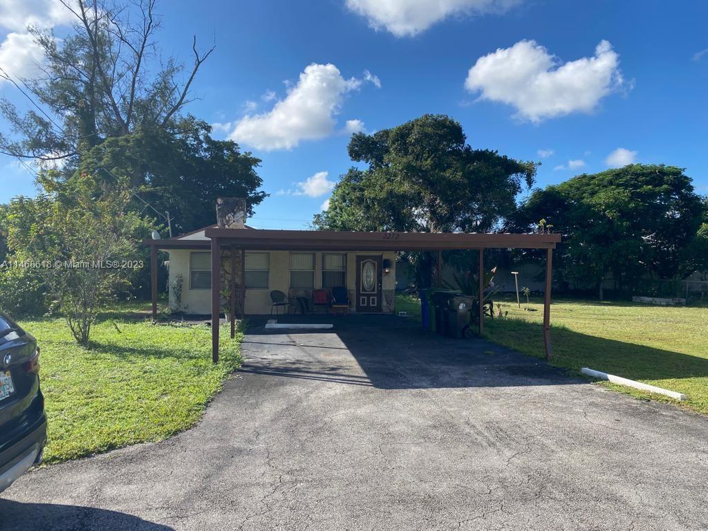 Taking back up offers now. 


TLC + needed for this house. A total rehab is in place. 
A 3/2 with plenty of land and parking spaces. The price reflects the condition of the house. 

Take advantage. Fix it to your liking and have a beautiful property for investment or to flip it.
SEE BROKER REMARKS