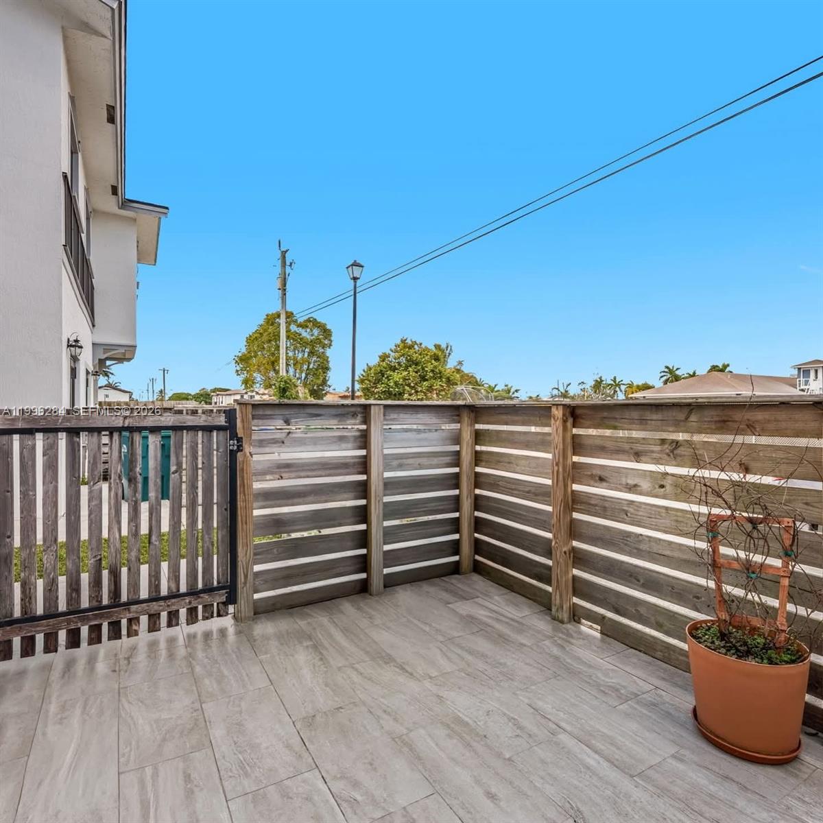 TROPICAL BREEZE TOWNHOUSE - Residential