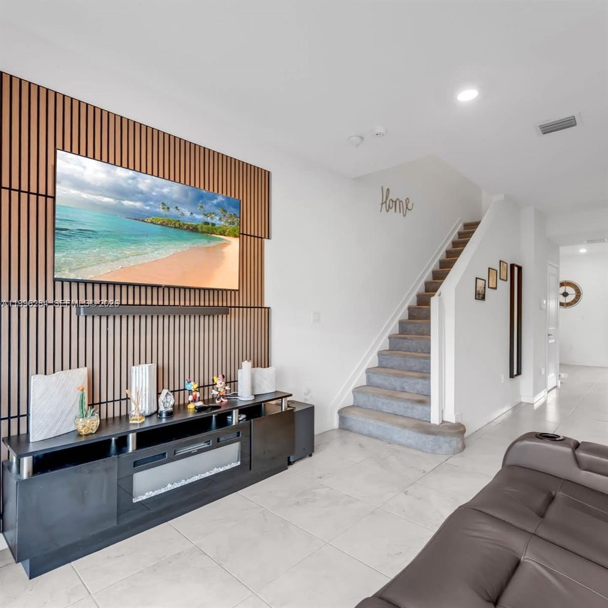 TROPICAL BREEZE TOWNHOUSE - Residential