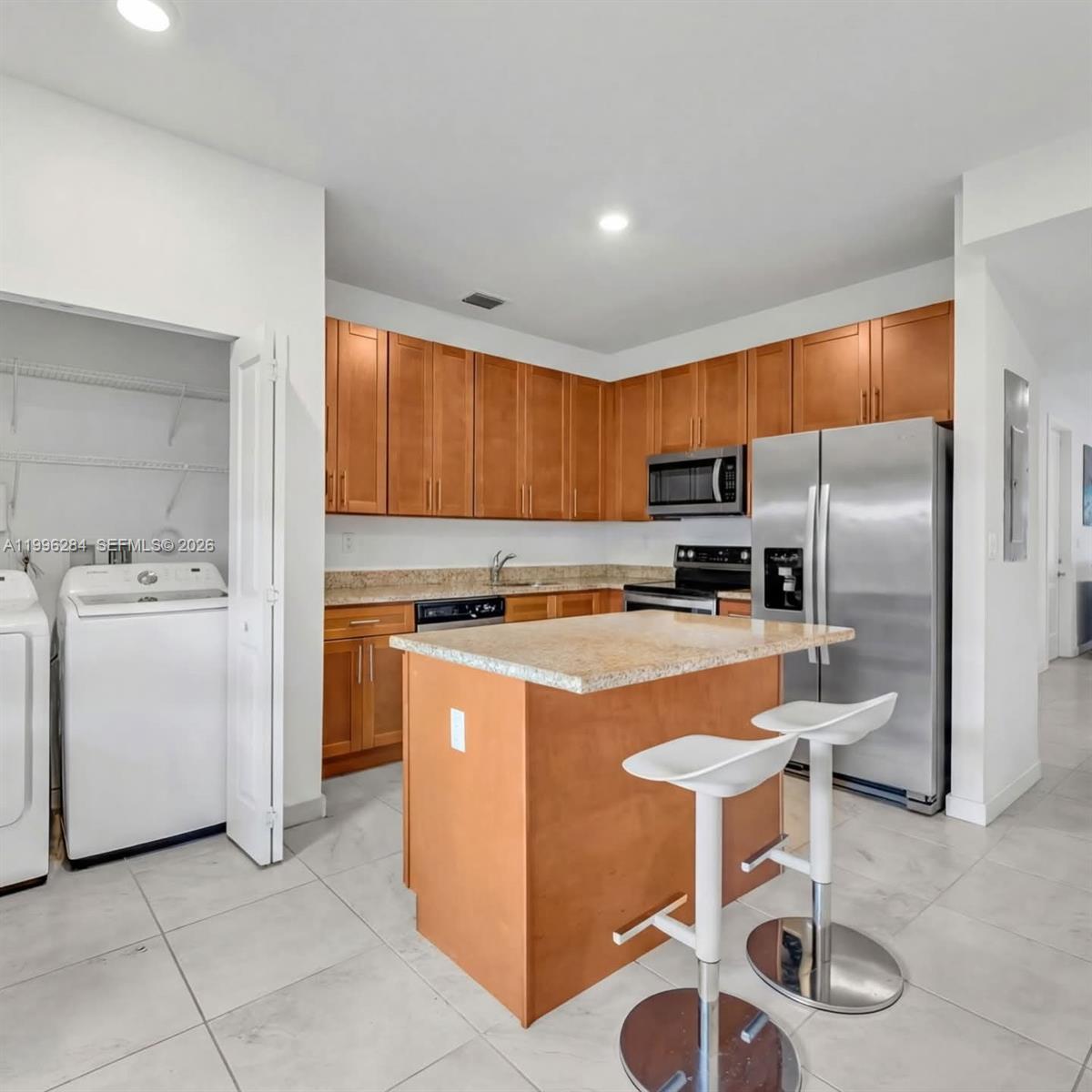 TROPICAL BREEZE TOWNHOUSE - Residential