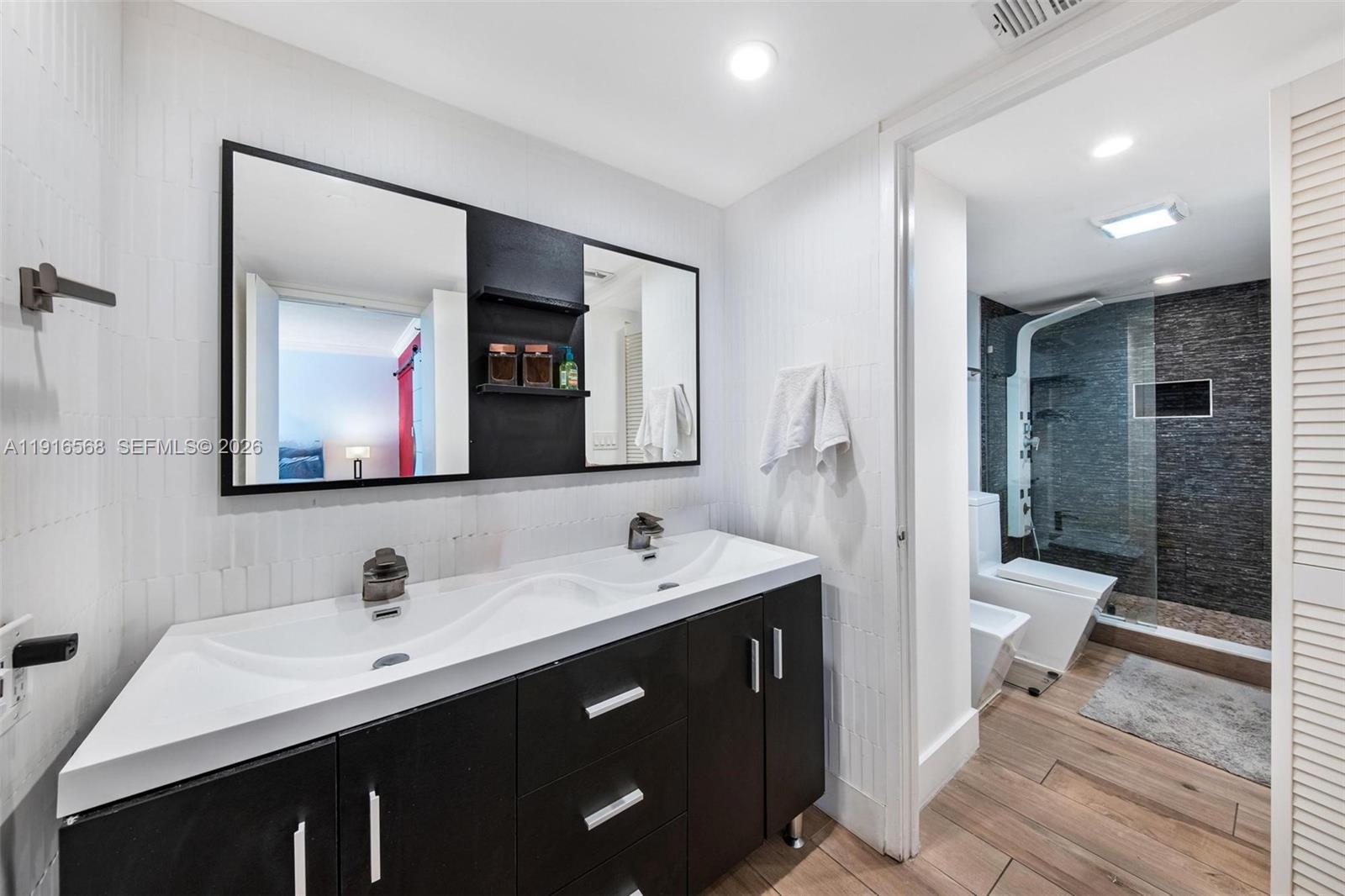 THE PALACE CONDO - Residential