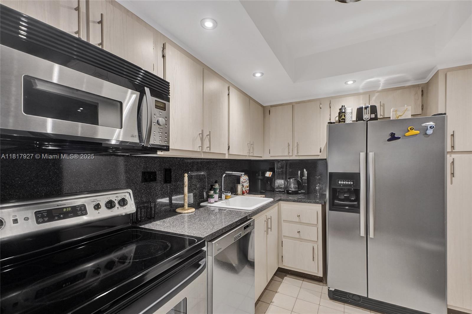 DELVISTA TOWERS CONDO TOW - Residential Lease