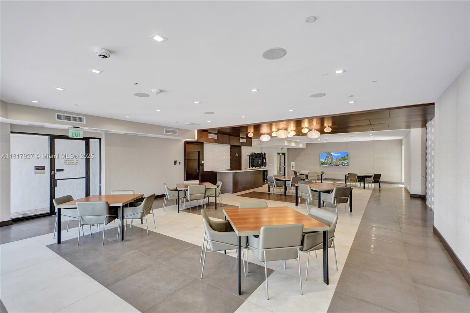 DELVISTA TOWERS CONDO TOW - Residential Lease