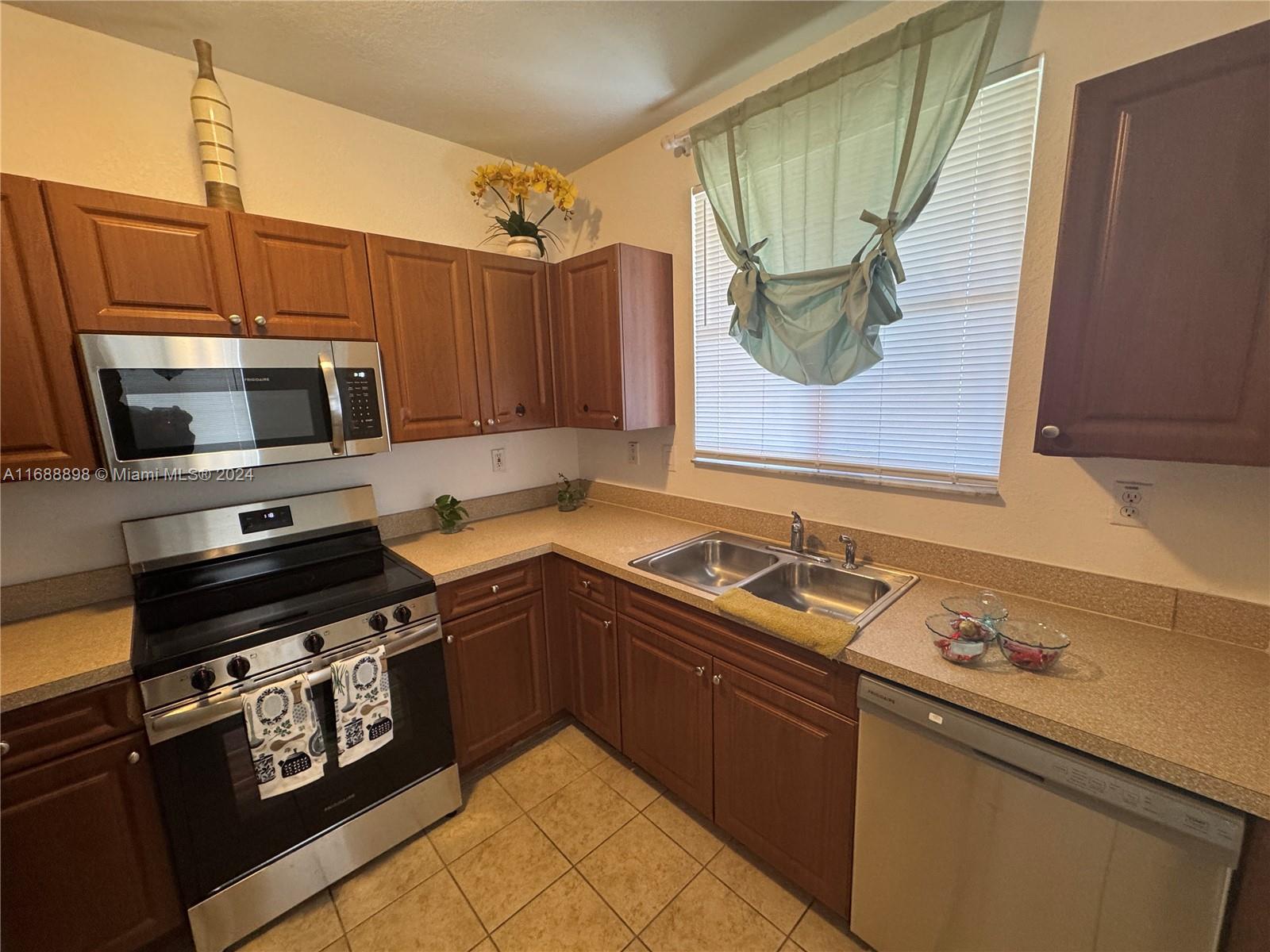 SOLABELLA CONDO - Residential Lease