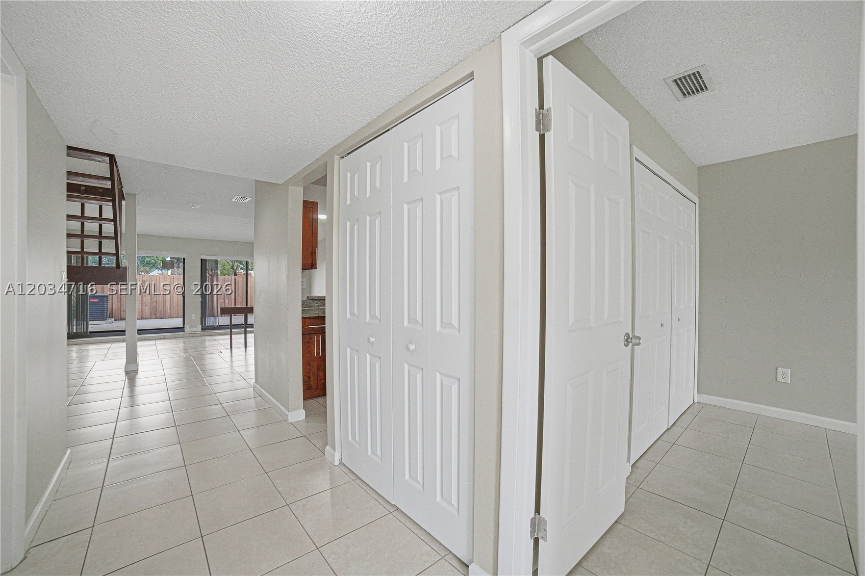 TOWNHOMES OF COUNTRY LAKE - Residential