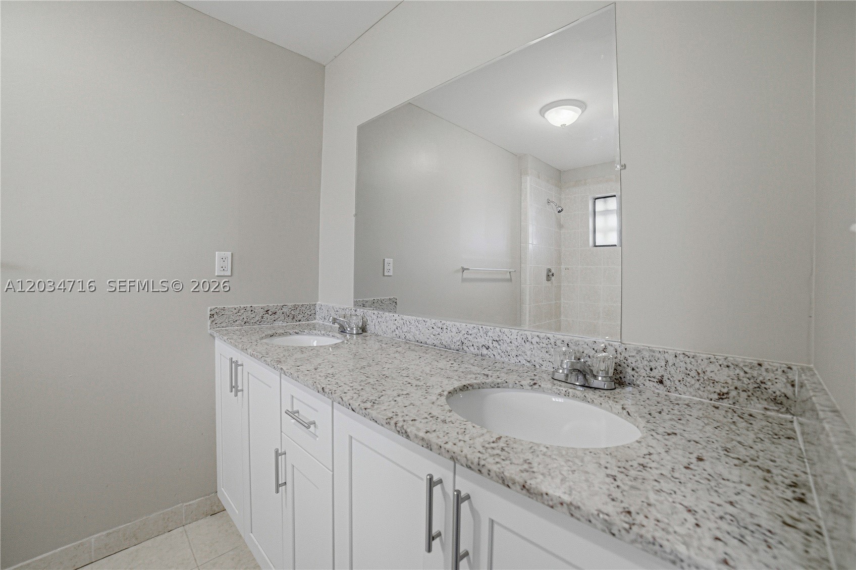 TOWNHOMES OF COUNTRY LAKE - Residential