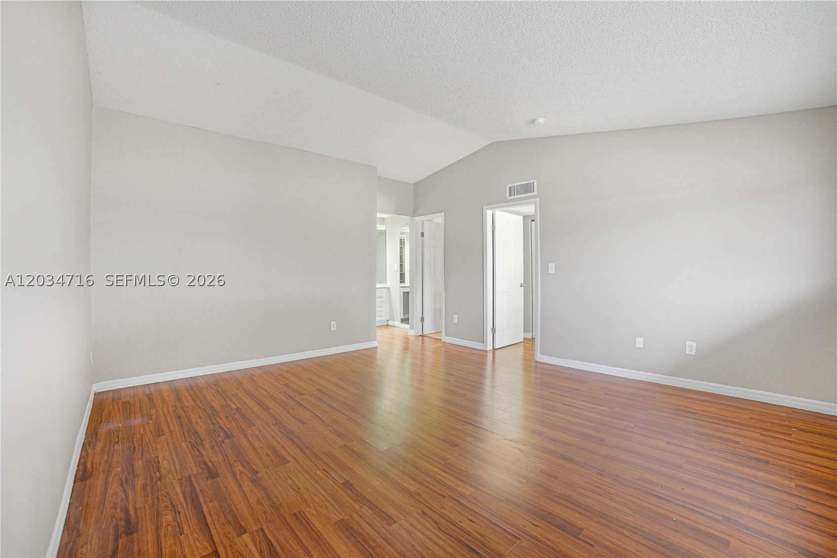 TOWNHOMES OF COUNTRY LAKE - Residential