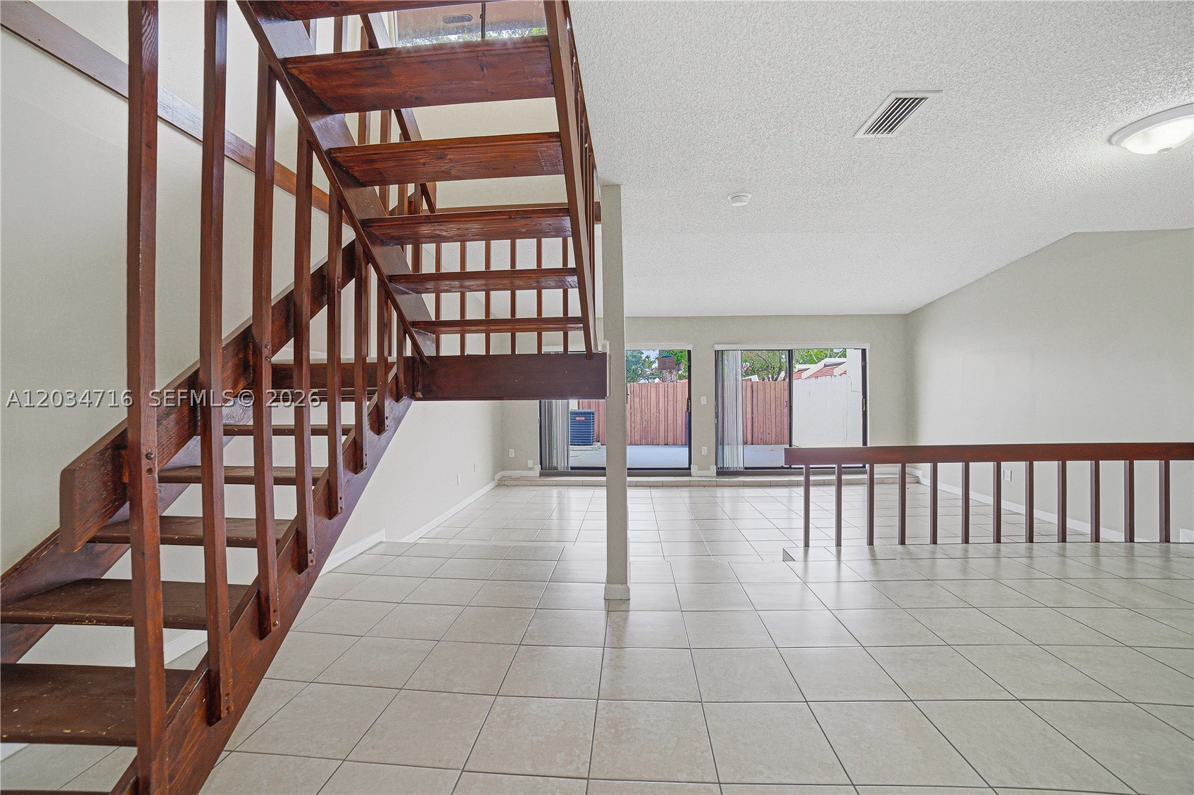 TOWNHOMES OF COUNTRY LAKE - Residential
