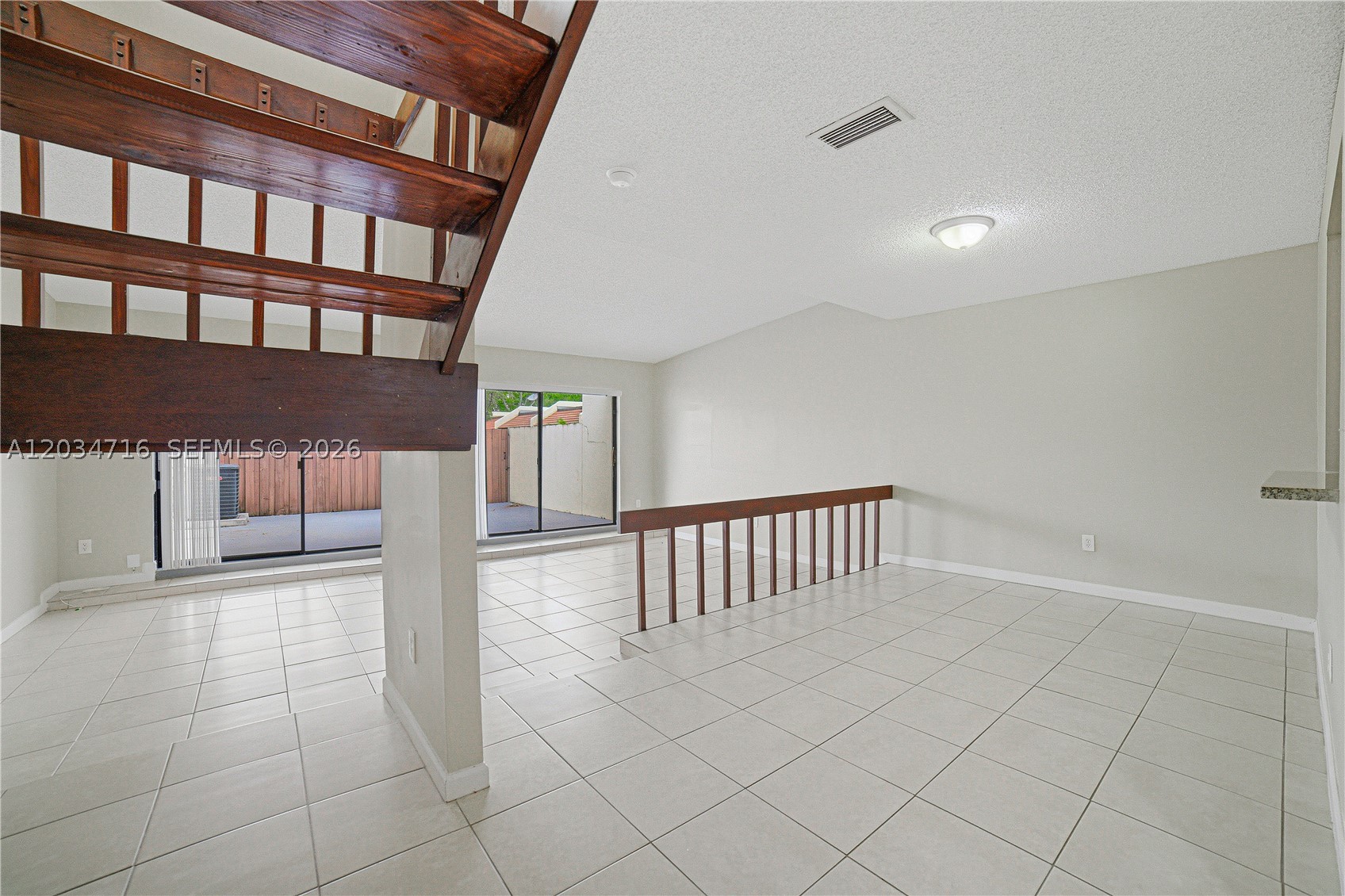 TOWNHOMES OF COUNTRY LAKE - Residential