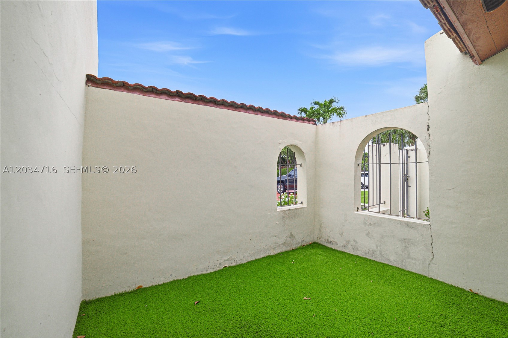 TOWNHOMES OF COUNTRY LAKE - Residential
