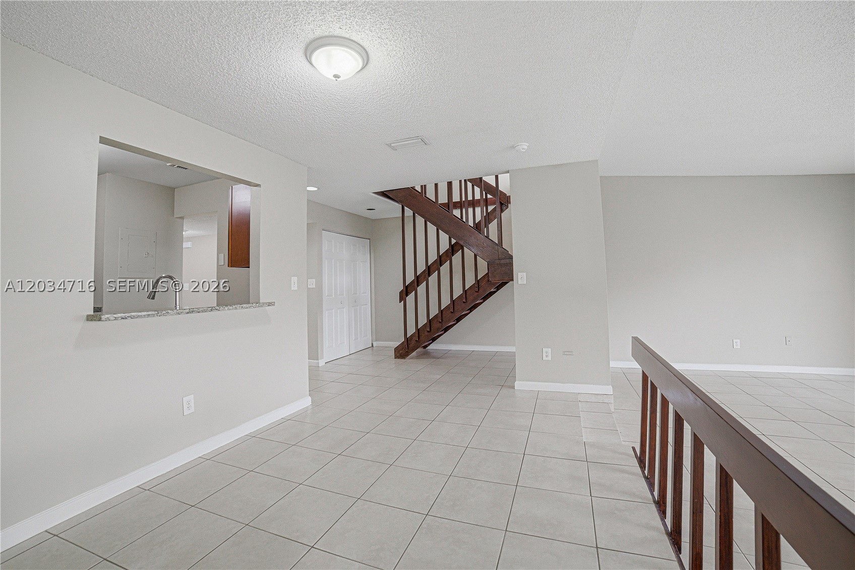 TOWNHOMES OF COUNTRY LAKE - Residential