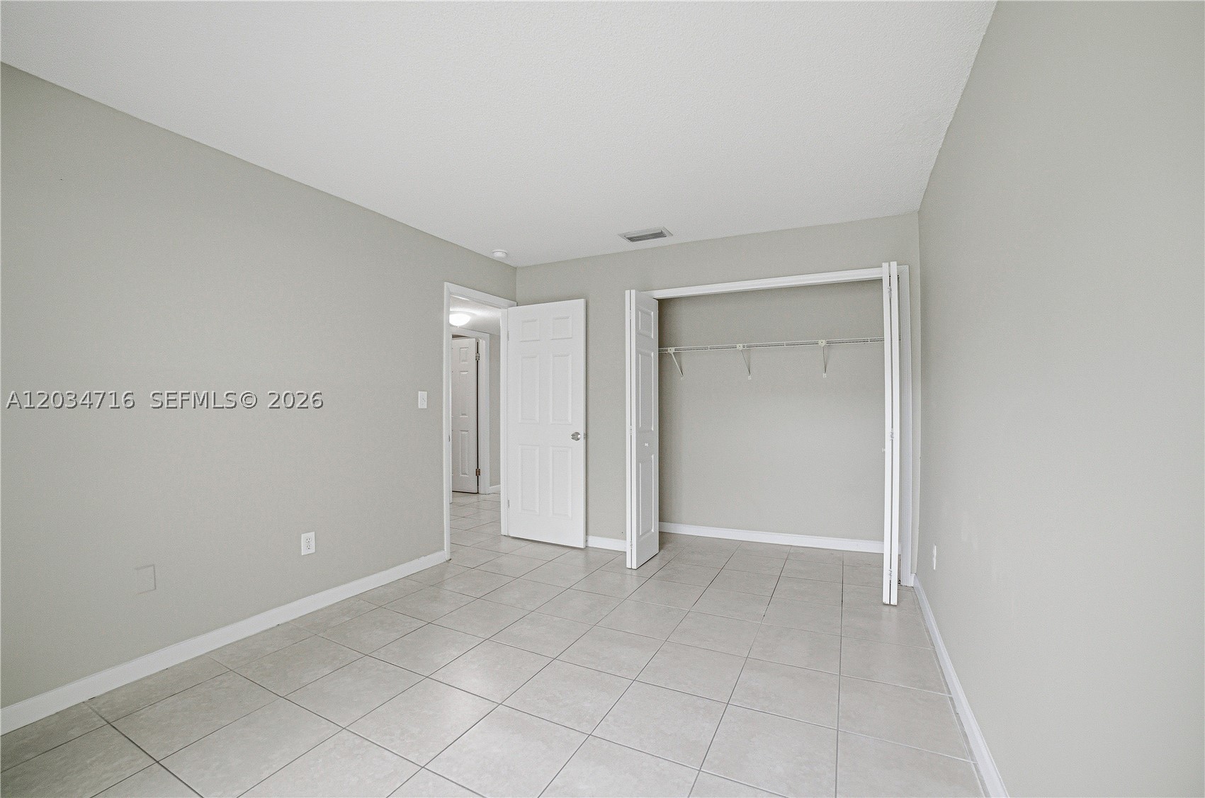 TOWNHOMES OF COUNTRY LAKE - Residential