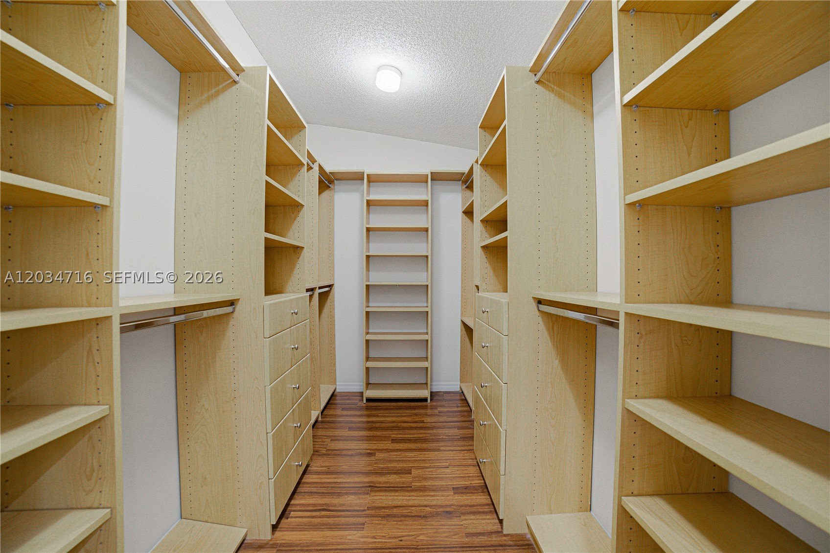 TOWNHOMES OF COUNTRY LAKE - Residential